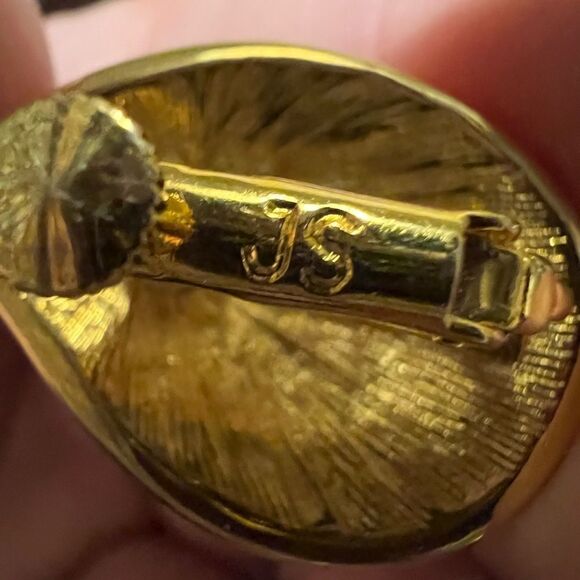 BEAUTIFUL YELLOW GOLD CLIP EARRINGS BY JIM SHORE - Picture 3 of 3